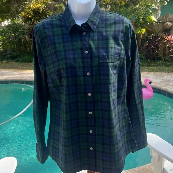 102. J Crew Black Watch plaid cotton poplin shirt in signature fit, Size Medium - Picture 2 of 15